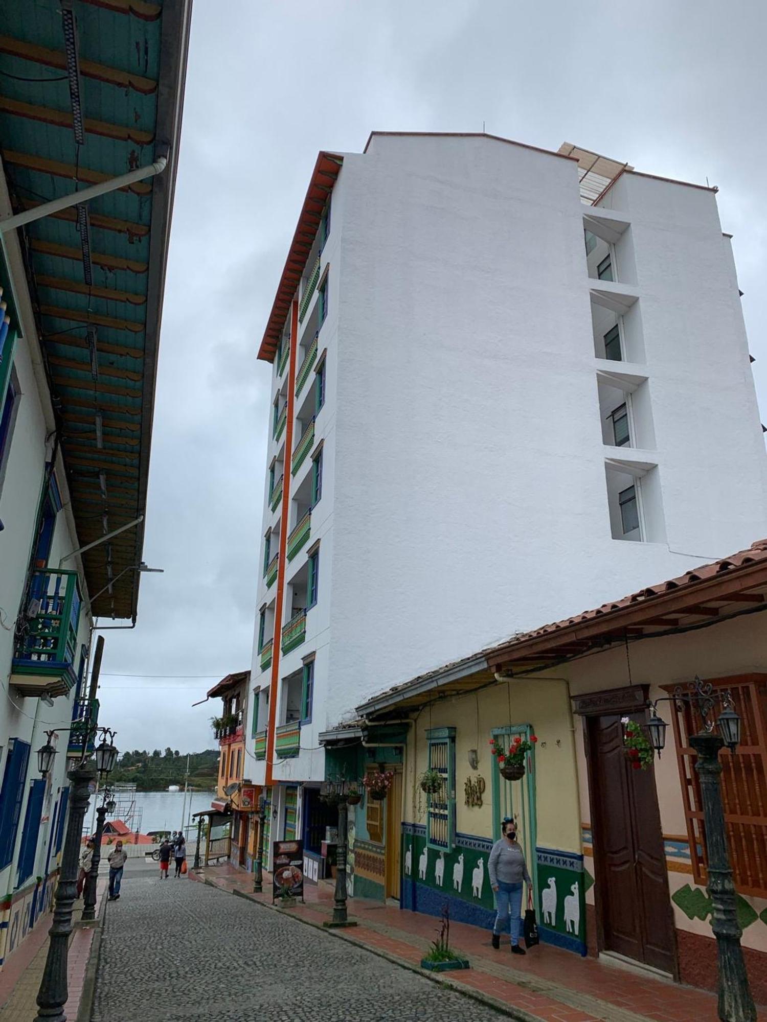 Apartamentos San Jose Vistal Al Lago, Cerca Del Parque. Guatape. 外观 照片