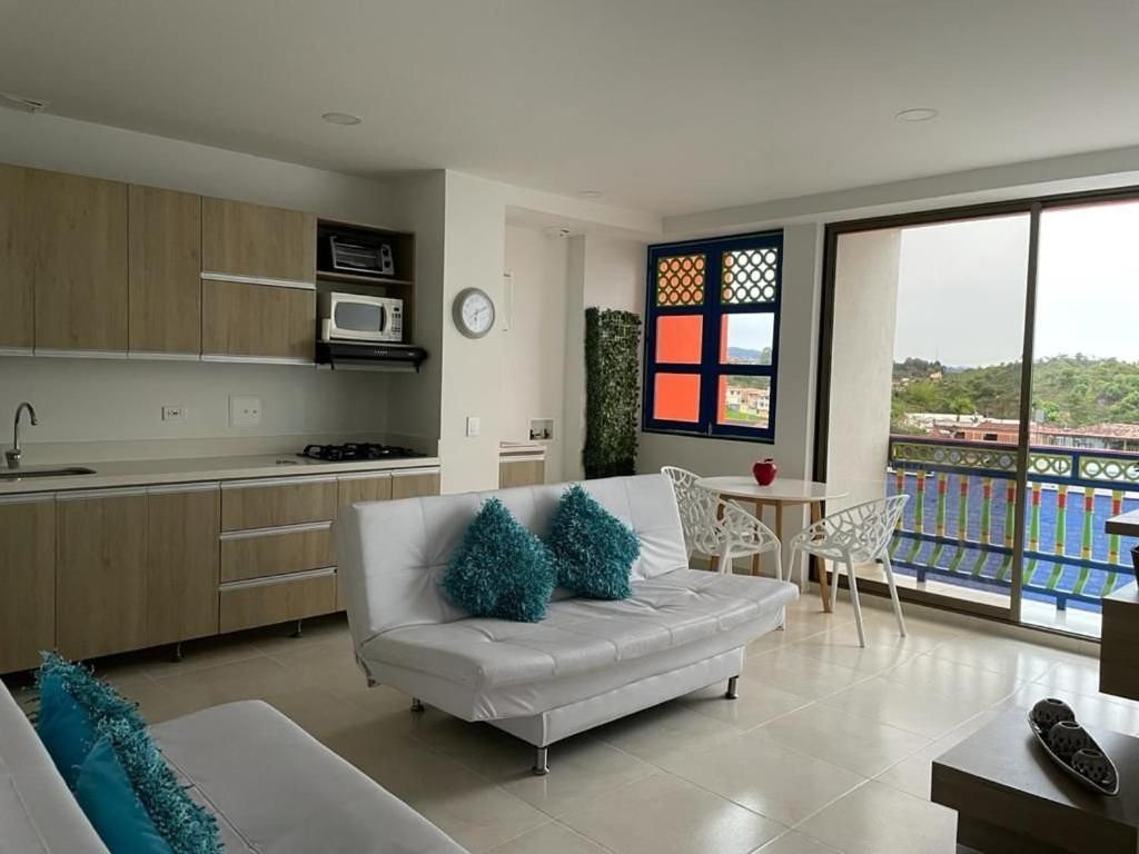 Apartamentos San Jose Vistal Al Lago, Cerca Del Parque. Guatape. 外观 照片