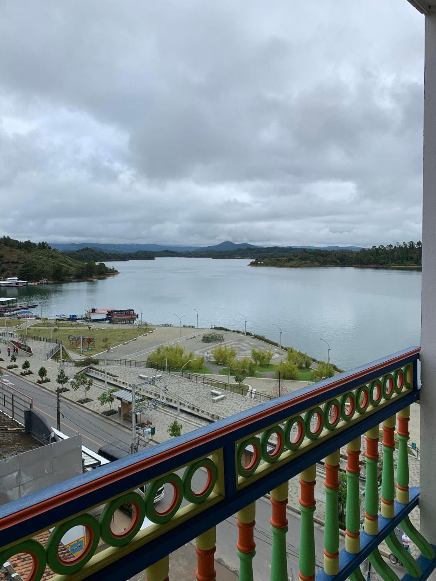Apartamentos San Jose Vistal Al Lago, Cerca Del Parque. Guatape. 外观 照片