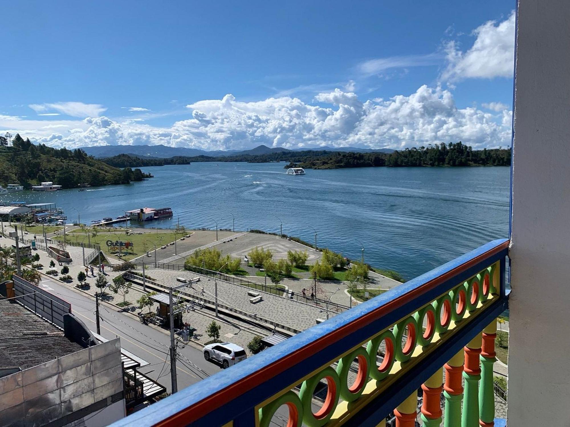 Apartamentos San Jose Vistal Al Lago, Cerca Del Parque. Guatape. 外观 照片